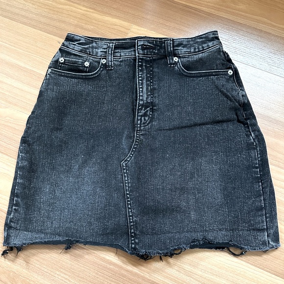 Banana Republic Dresses & Skirts - BANANA REPUBLIC Denim Mini Skirt, Size 2 Tall